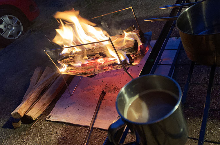 焚き火台とコーヒー